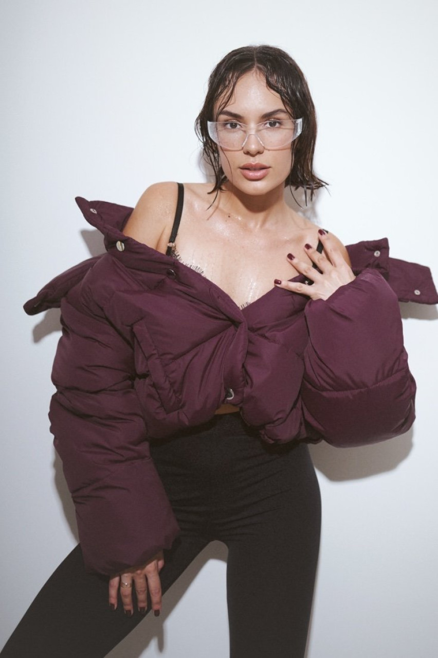 Бордовий вкорочений пуховик на кнопках BLAZH.